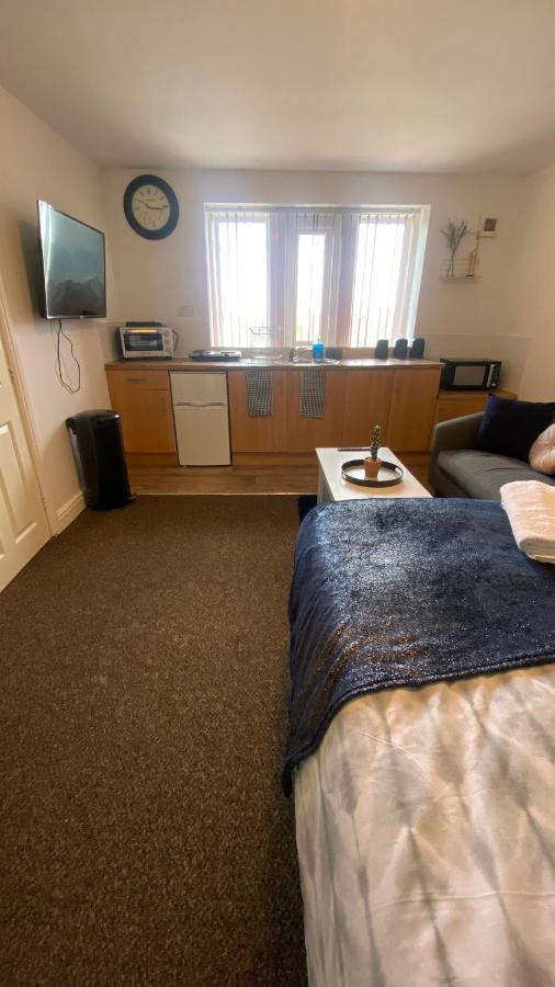 Bv Cosy Studio Eleven At Deighton Huddersfield Apartamento Exterior foto