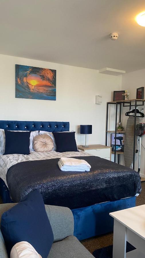 Bv Cosy Studio Eleven At Deighton Huddersfield Apartamento Exterior foto