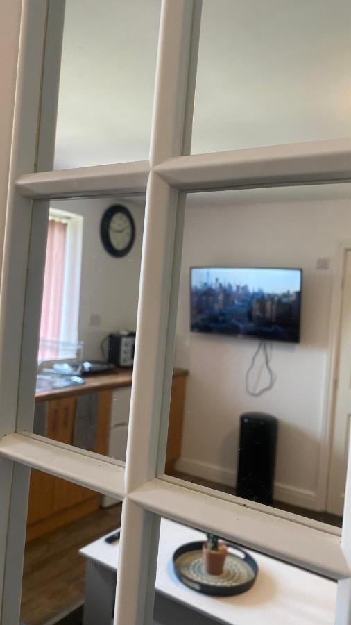 Bv Cosy Studio Eleven At Deighton Huddersfield Apartamento Exterior foto