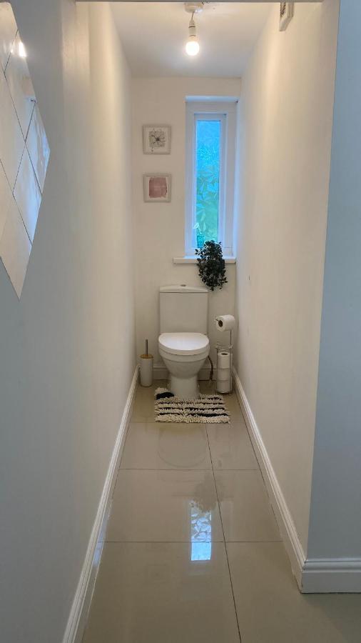 Bv Cosy Studio Eleven At Deighton Huddersfield Apartamento Exterior foto